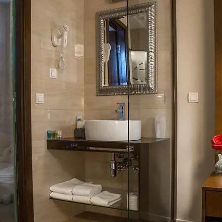 Luxury Luca And Deluca 4*